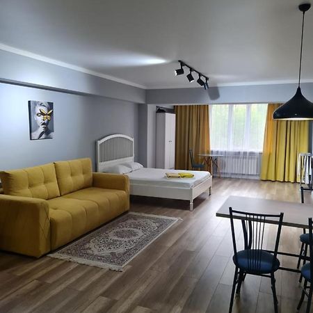 Апартаменты В Центре, В Новом Доме Almaty Exterior foto