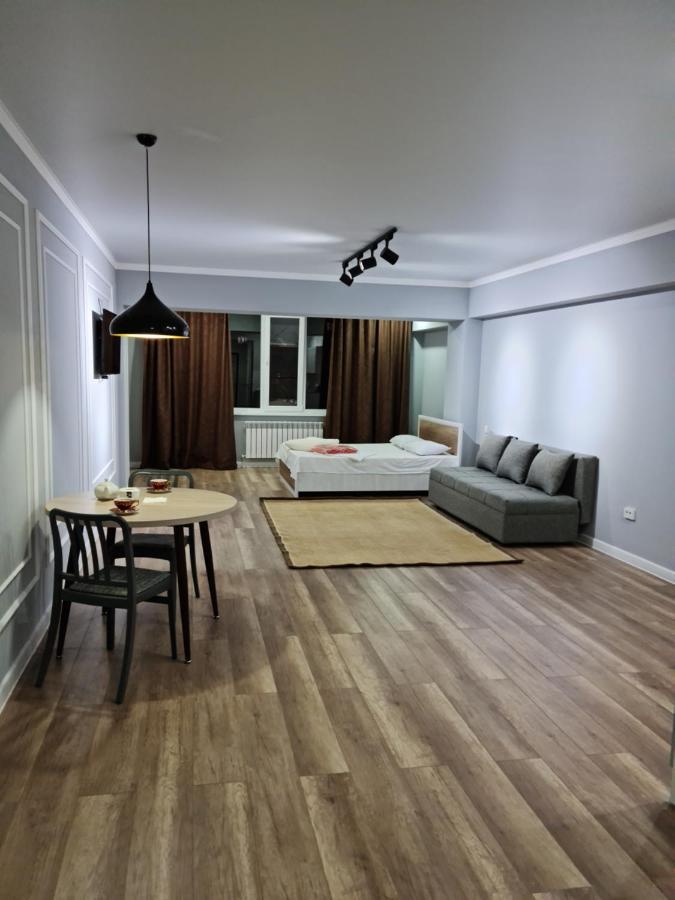 Апартаменты В Центре, В Новом Доме Almaty Exterior foto