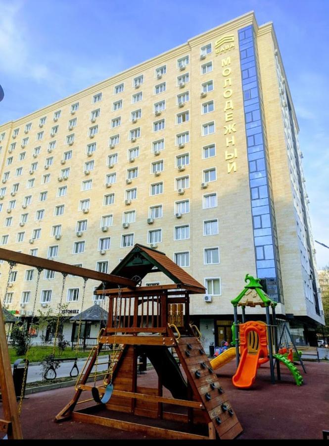 Апартаменты В Центре, В Новом Доме Almaty Exterior foto